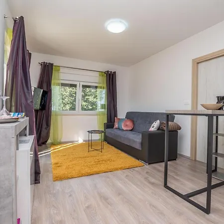 Berger Apartment *
