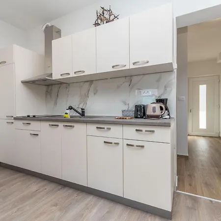 Berger Apartment *