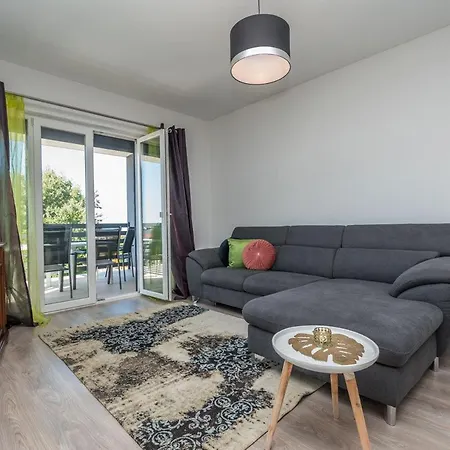 Berger Apartment *
